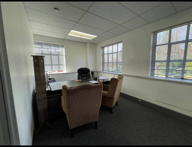 213M² OFFICE TO LET IN BRYANSTON